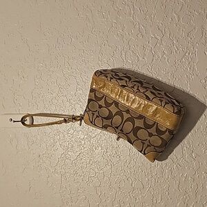 G.U. MULTI COLORED COACH WRISTET/CLUTCH WITH TWISTLOCK & STRAP